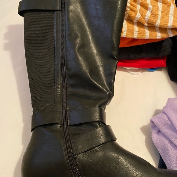 Boots - Picture 5 of 6